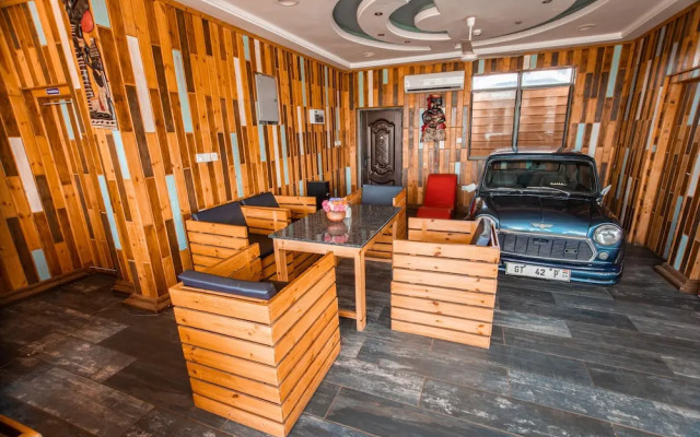 Plus 33 Hotel