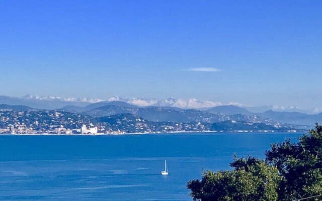 Villa with a Magic View of Saint Tropez