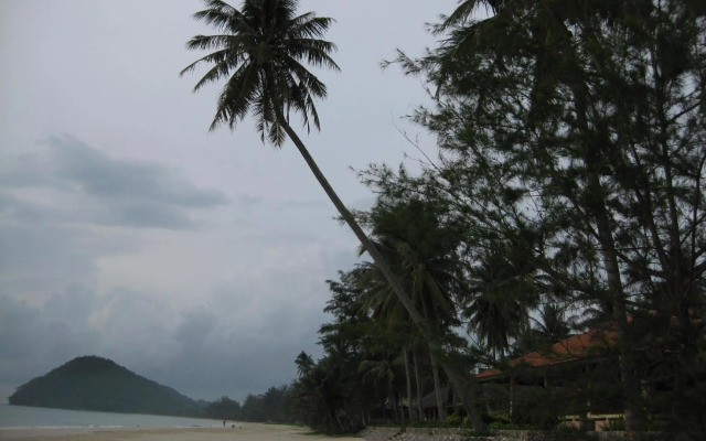 Clean Wave Resort