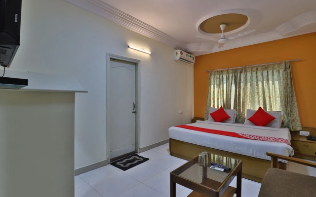 OYO 27897 Hotel The Grand Bansi