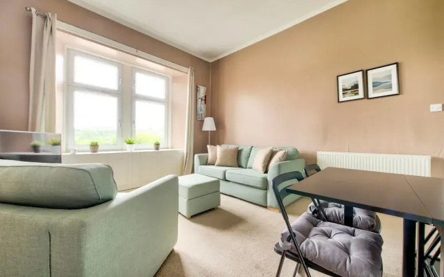 Light 2-bed West End Apt Overlooking Kelvingrove Museum