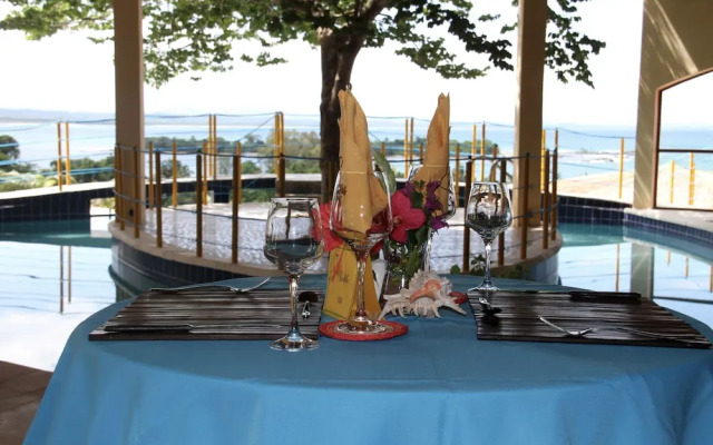 Oasis Lodge