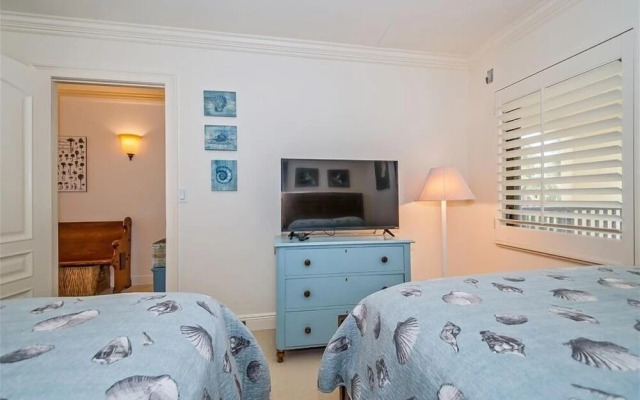 Sea Oats 217 2 Bedroom Home by RedAwning