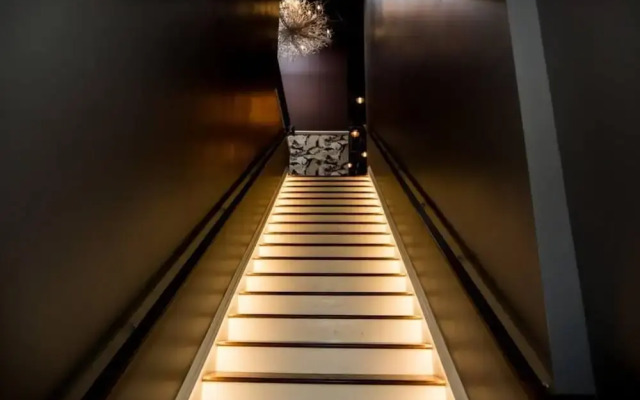 80 LEX 202 Iconic Location Park Free Off Street