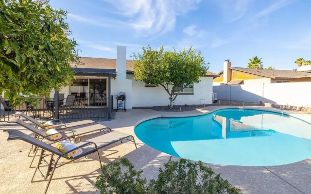 Open Floor Mesa Gable Vacation Home with Heated Pool by Redawning