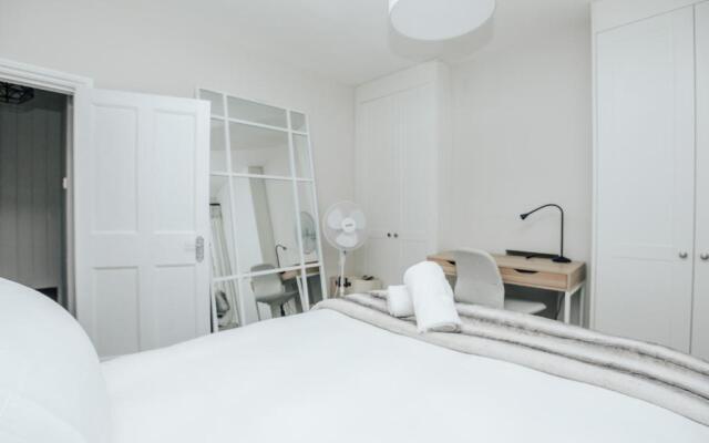 The Dragonfly - Central 2 bedroom house