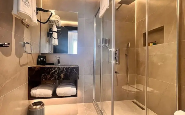 Sur Royals Hotel's