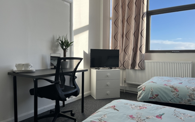 Double Room with Skyline view near Tube