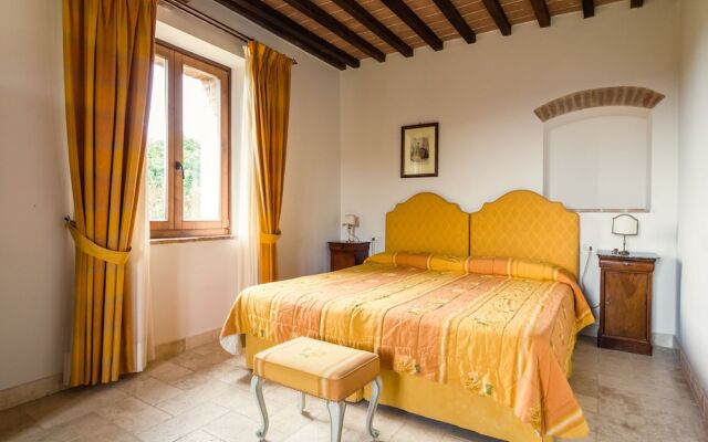 Farmhouse in Rapolano-terme With Swimming Pool, Garden, BBQ