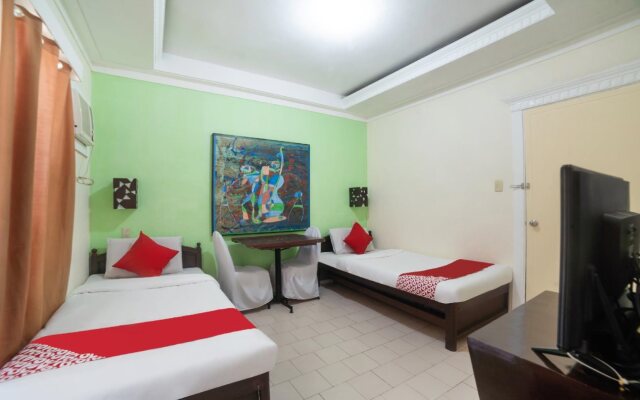 Oyo 200 Ponce Suites Art