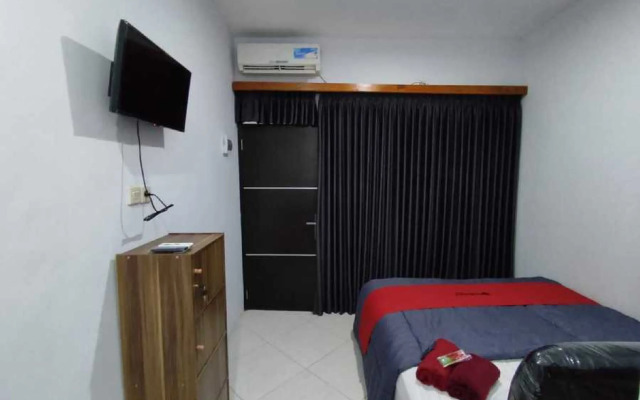 RedDoorz @ Jalan Raya Baturaden