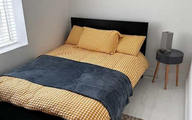 Seaside Haven Coastal Comfort 200m from the Beach