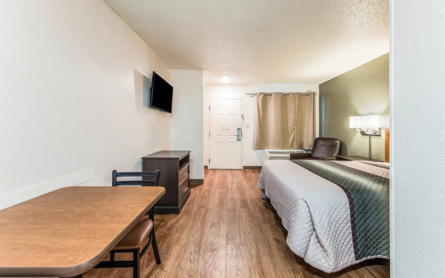 HomeTowne Studios Cincinnati - Sharonville