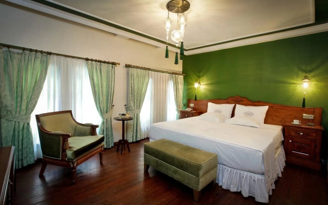Rose Garden Suites