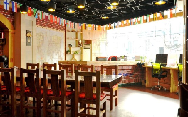 Qingdao Free Exercise Youth Hostel Zhanqiao Railway Station Branch