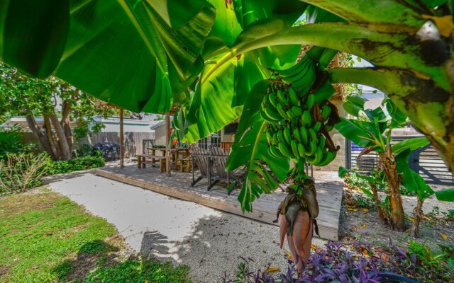Wonderful 2BR House with Canal Access