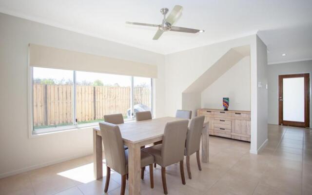 Petrie Beach Holiday Home