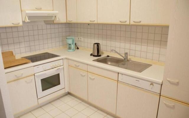 Altstadtleben mit Parkplatz - ABC264