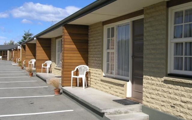 Cedar Lodge Motel
