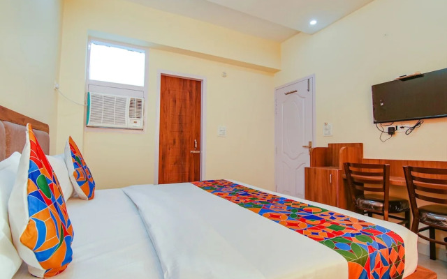 Fabhotel Hari Residency