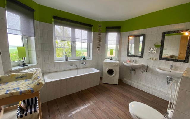 Ferienwohnung im Poolhaus mit Ostseeblick