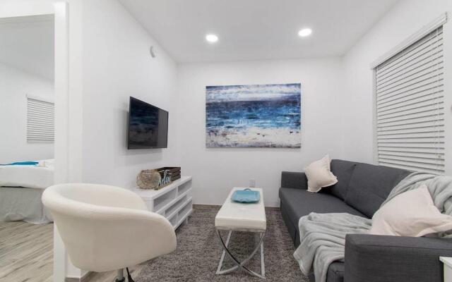 Stylish 1BR W Parking Space & Near the Beach 1