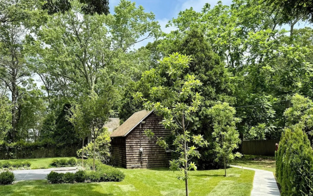 Wainscott Woods Retreat