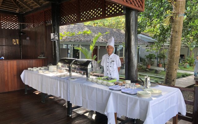 Lagoon Ngapali Beach Lodge