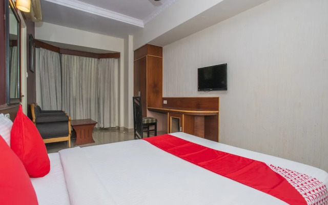 OYO 18762 Vaishnavi Residency