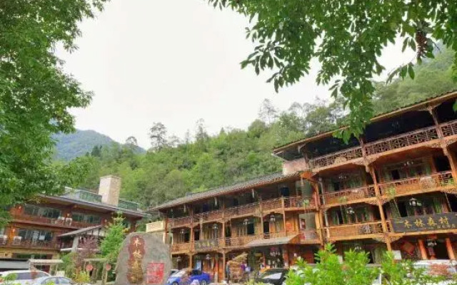 Hailuogou Mulin Sencun Hotel