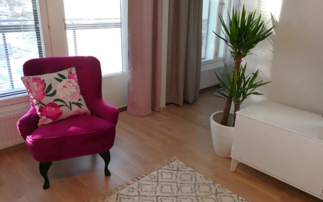 Charming Pine View Apartment