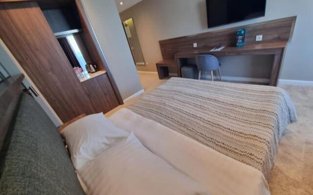 Leo Group BEST STUDIO 2509 Alliance Palace