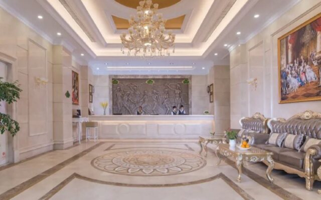 Vienna Hotel (Shenzhen Shiyan Shilong Community)
