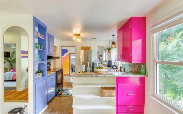 Retro-tropical Pensacola Home - 3 Mi to Downtown!