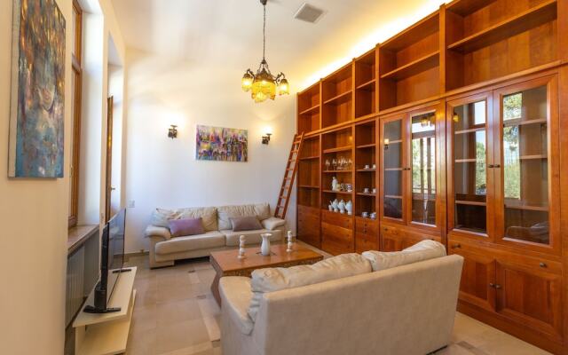 Art apartment in Mamila