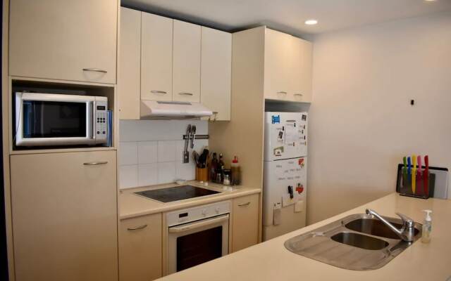 Spacious 1 Bedroom Apartment With City Views