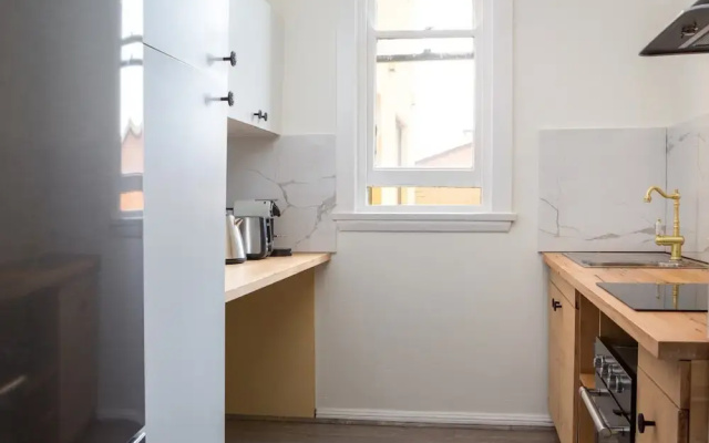 Central 2-bed Apartment With Private Parking