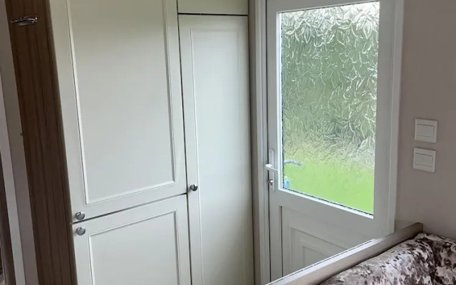 Homely 2 bed Chalet Tuxford