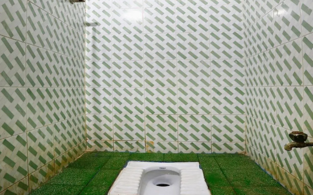 Ams Guest House by OYO Rooms