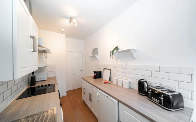 Dunn Street Apartment
