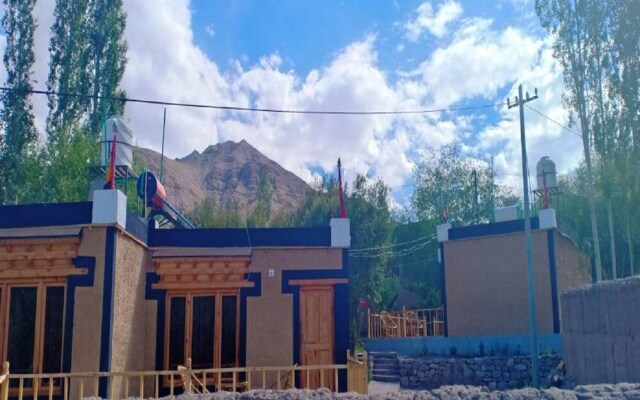 TIH Chomal Huts