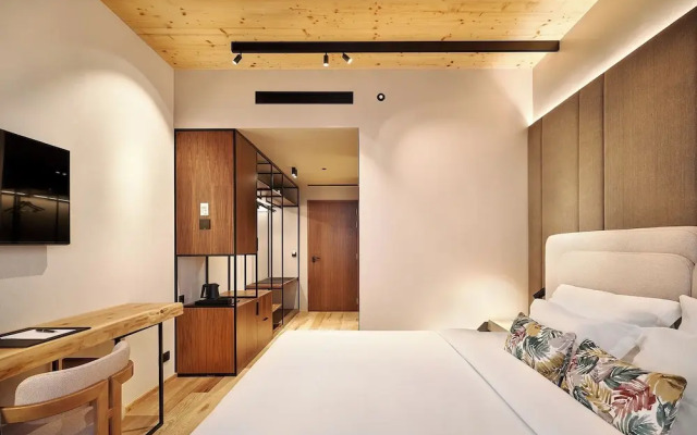 The Log Porto Hotel by Piamonte Hotels