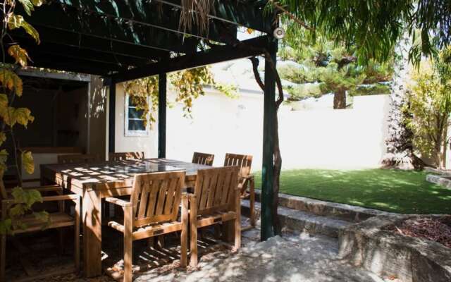 Cottesloe Beach Villa With Large Courtyard Sleeps 4
