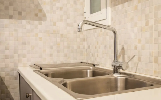 Homey apartment for 4 people in Koukaki