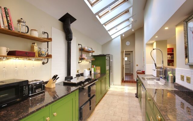 Stunning 3-bed House in a Private Hidden Valley