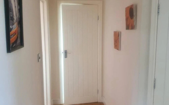 Lovely 4-bed Apartment in Harrow