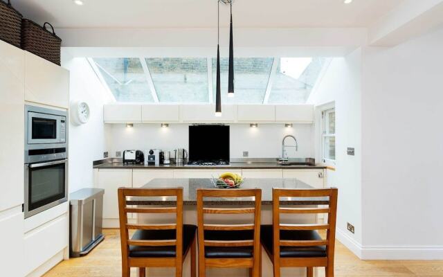 Clean Lines By Clapham Common