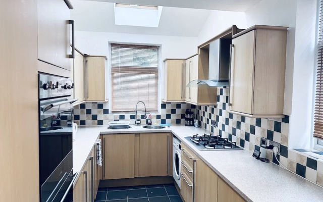 Impeccable 3-bed House in Nottingham Central