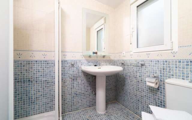 Fantastic first beach line attic apartment, sleep7