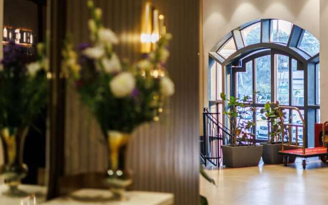 The Eliot Hotel & Banquet